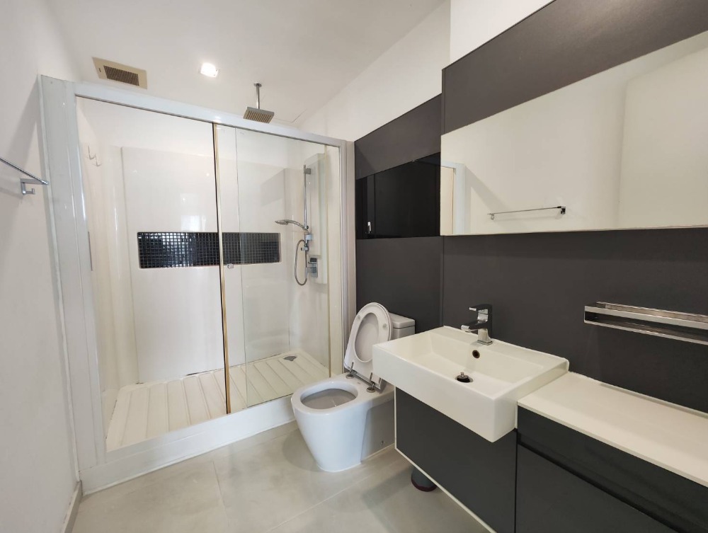 The Room Sukhumvit 62 for rent. close to BTS Punnawithi station. (RT-01)