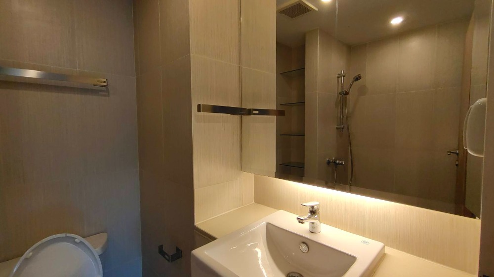 Zenith Place Sukhumvit 42 Room for rent (ซีนิธ เพลส สุขุมวิท 42 คอนโดให้เช่าใกล้บีทีเอสเอกมัย)