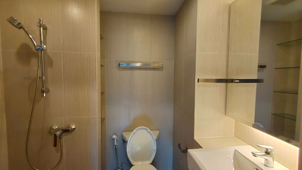 Zenith Place Sukhumvit 42 Room for rent (ซีนิธ เพลส สุขุมวิท 42 คอนโดให้เช่าใกล้บีทีเอสเอกมัย)