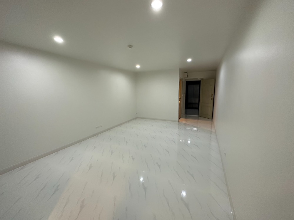 Cheap sale, new renovated condo, Regent Home 9 at Soi Sukhumvit 64 (Rt-01)