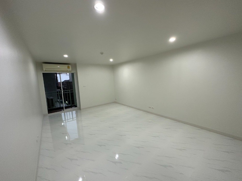 Cheap sale, new renovated condo, Regent Home 9 at Soi Sukhumvit 64 (Rt-01)