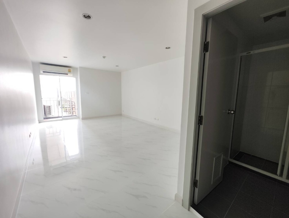 Cheap sale, new renovated condo, Regent Home 9 at Soi Sukhumvit 64 (Rt-01)