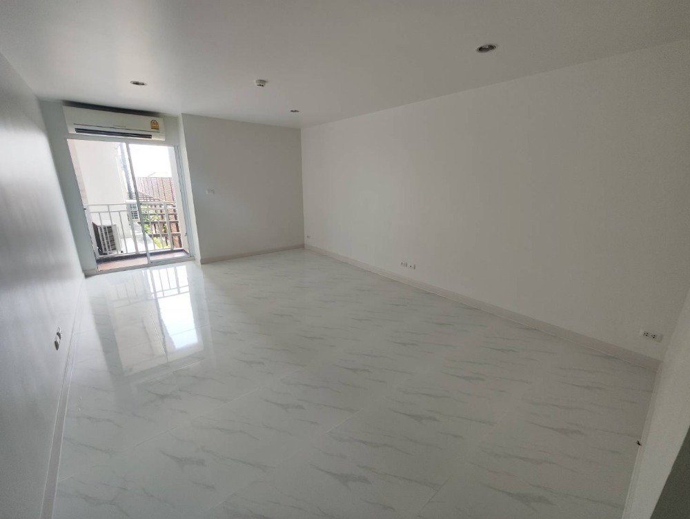 Cheap sale, new renovated condo, Regent Home 9 at Soi Sukhumvit 64 (Rt-01)