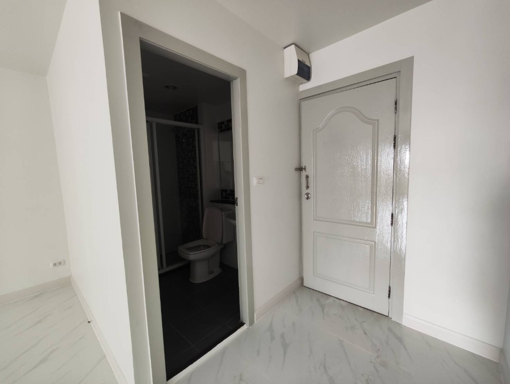 Cheap sale, new renovated condo, Regent Home 9 at Soi Sukhumvit 64 (Rt-01)