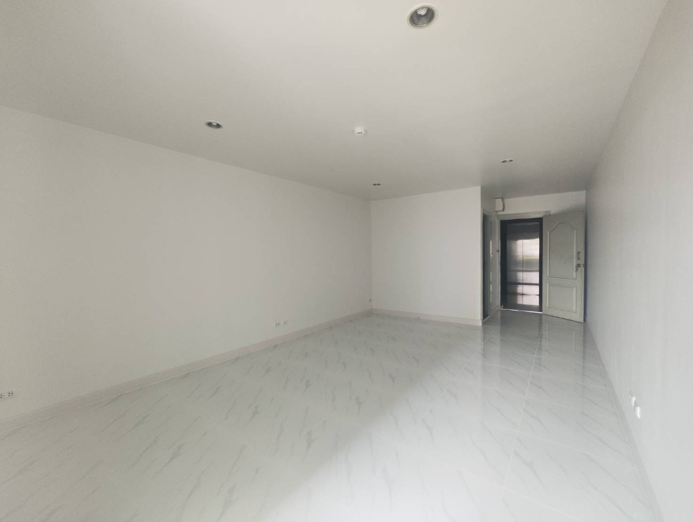 Cheap sale, new renovated condo, Regent Home 9 at Soi Sukhumvit 64 (Rt-01)