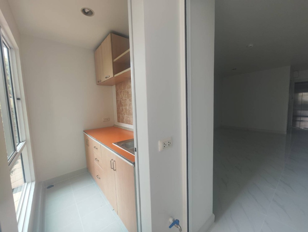 Cheap sale, new renovated condo, Regent Home 9 at Soi Sukhumvit 64 (Rt-01)
