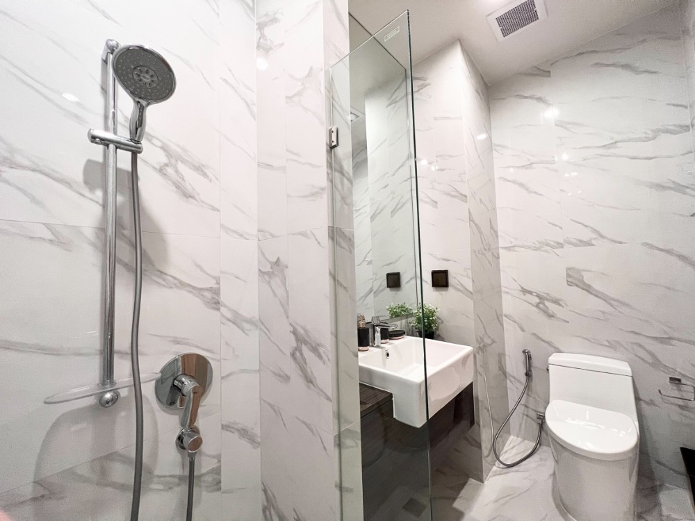 คอนโด ให้เช่า :    คอนโด โนเบิล บี 19 (( BTS อโศก  )) MK-02  Condo for rent : Noble BE19   ( BTS Asoke station ) MK-02