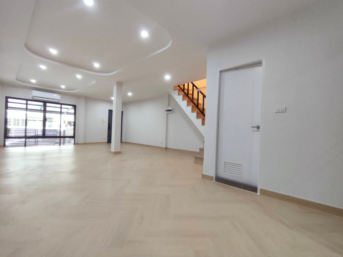 ขายทาวน์โฮม 2 ชั้น รีโนเวทใหม่ทั้งหลัง  ซอยปุณณวิถี 48 สุขุมวิท 101 🏘️ (ST-02)