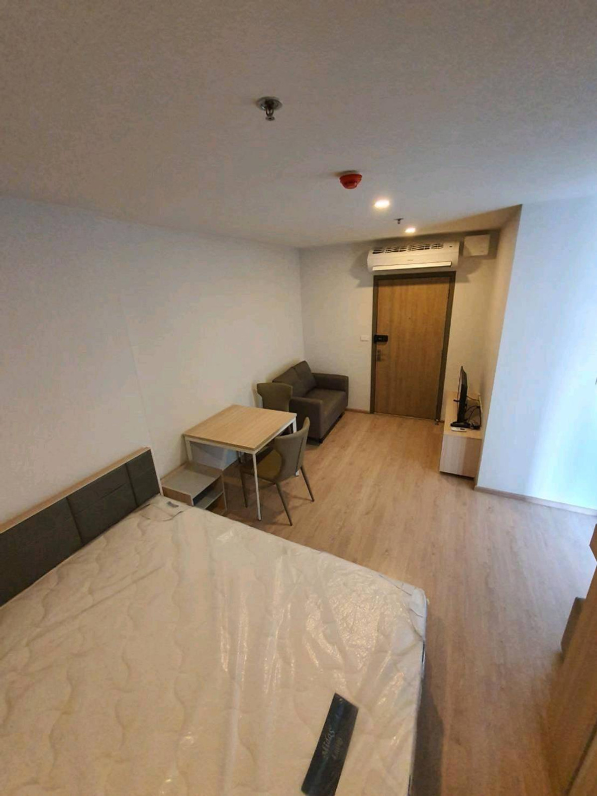 คอนโดให้เช่า : ไอดีโอ โอทู (IDEO O2)  (( สถานี บางนา )) MK-02  line @livingbkk