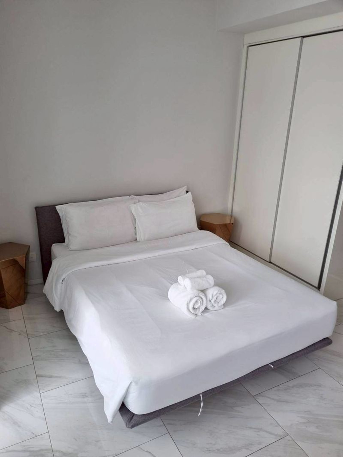 คอนโดให้เช่า : Hyde Sukhumvit 11 ( ไฮด์ สุขุมวิท11)(( BTS  นานา )) MK-02 line @livingbkk