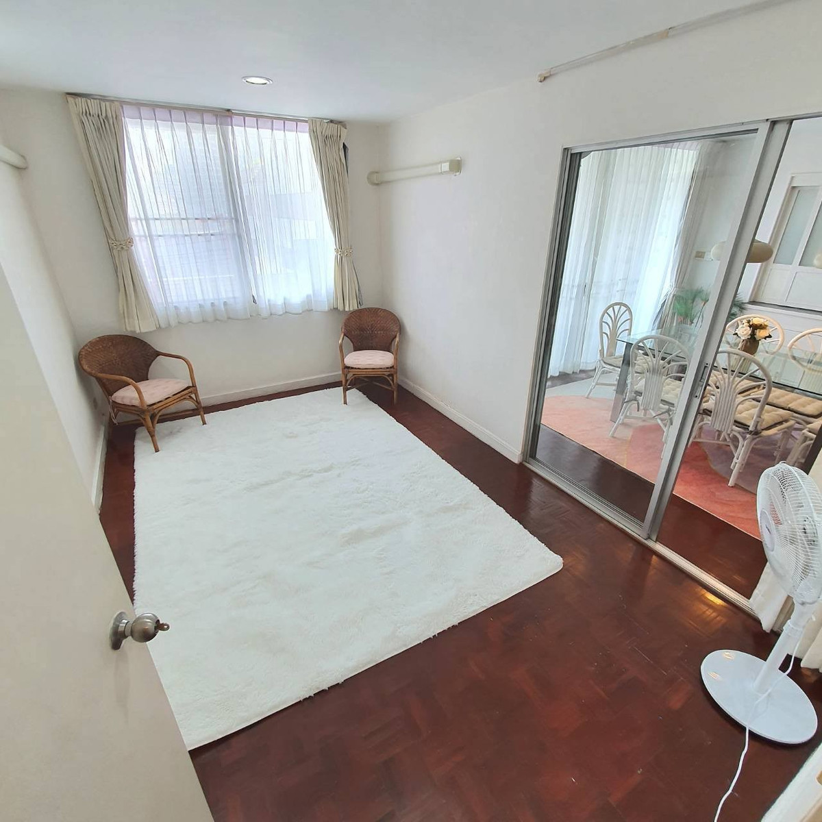 คอนโดให้เช่า : ดี.เอส. ทาวเวอร์ 2 สุขุมวิท 39(บีทีเอส พร้อมพงษ์) MK-02 line @livingbkk