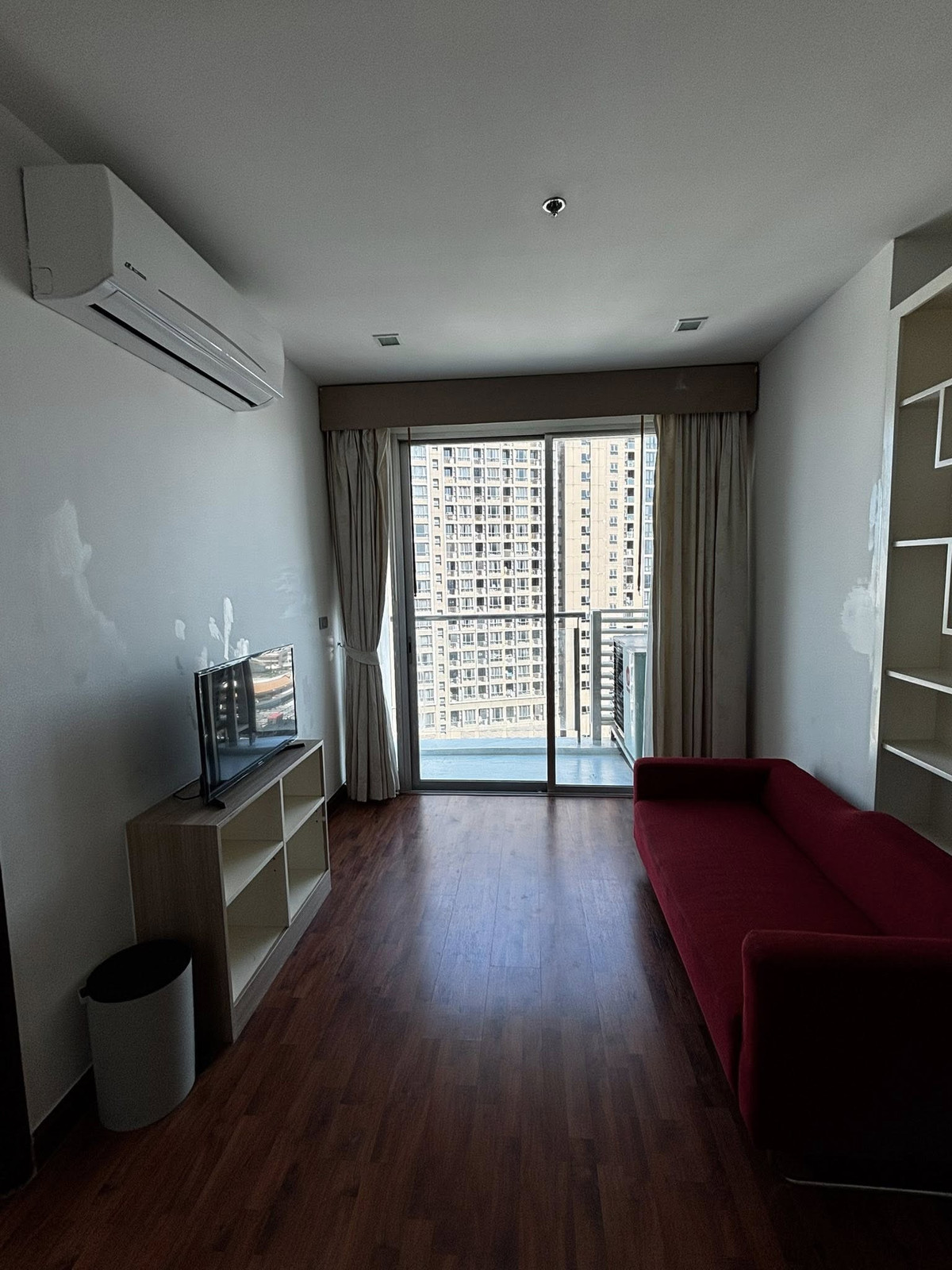 คอนโดให้เช่า : สกาย วอร์ค เรสซิเดนซ์ (Sky Walk Residence ) (( BTS Phra Khanong )) MK-02 line @livingbkk