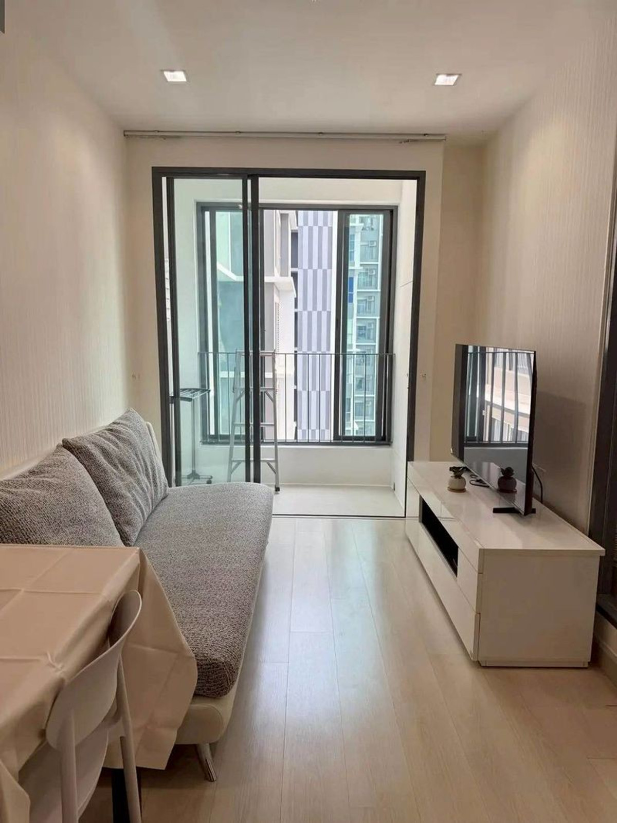 คอนโด ให้เช่า :   IDEO Mobi Sukhumvit 81 (ไอดีโอ โมบิ สุขุมวิท 81  ) (( BTS onnut อ่อนนุช )) MK-02  line @livingbkk