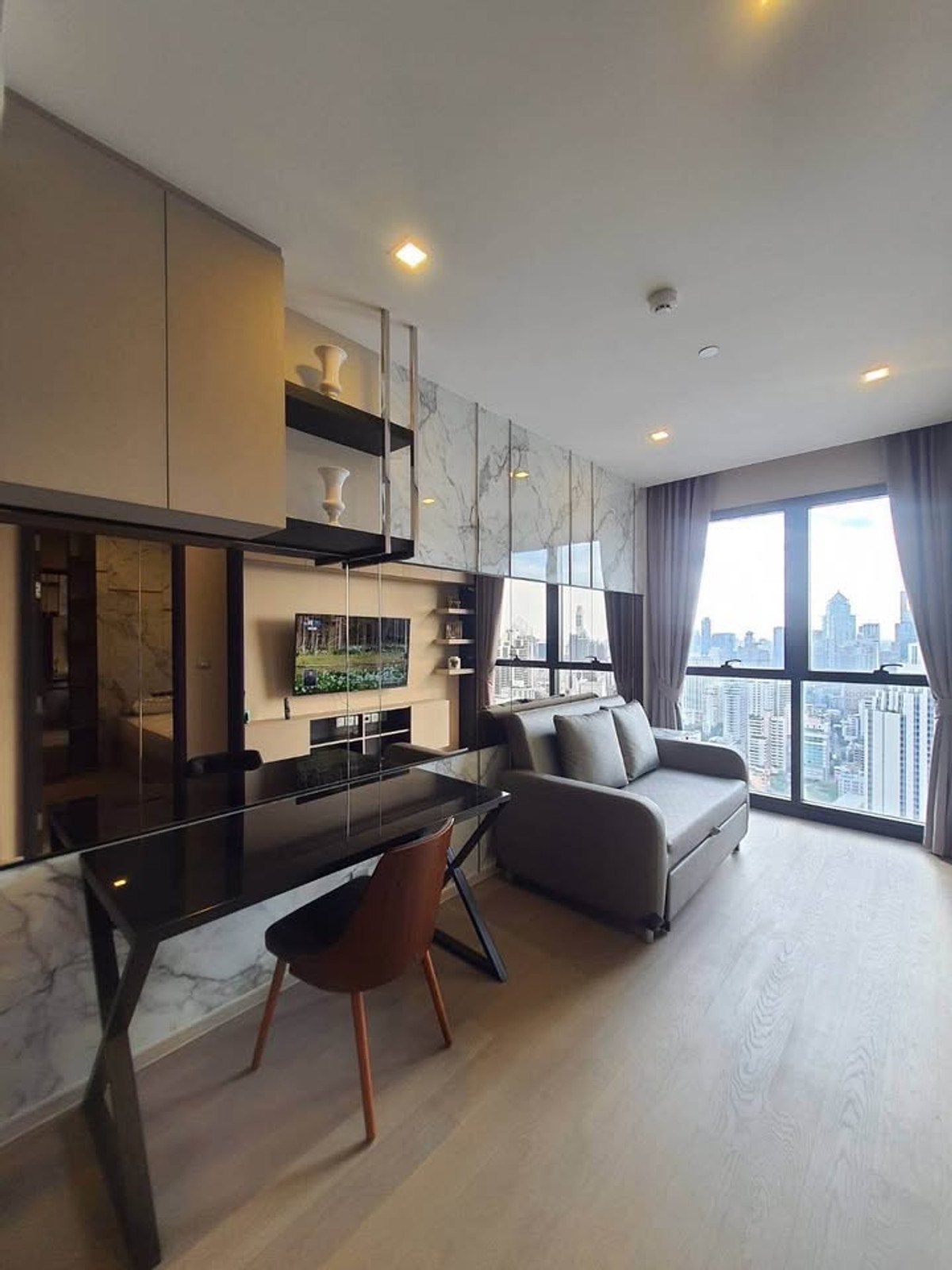 ให้เช่าคอนโด : Ashton Asoke (แอชตัน อโศก) ใกล้ Asoke BTS และ Sukhumvit MRT (Rt-01)