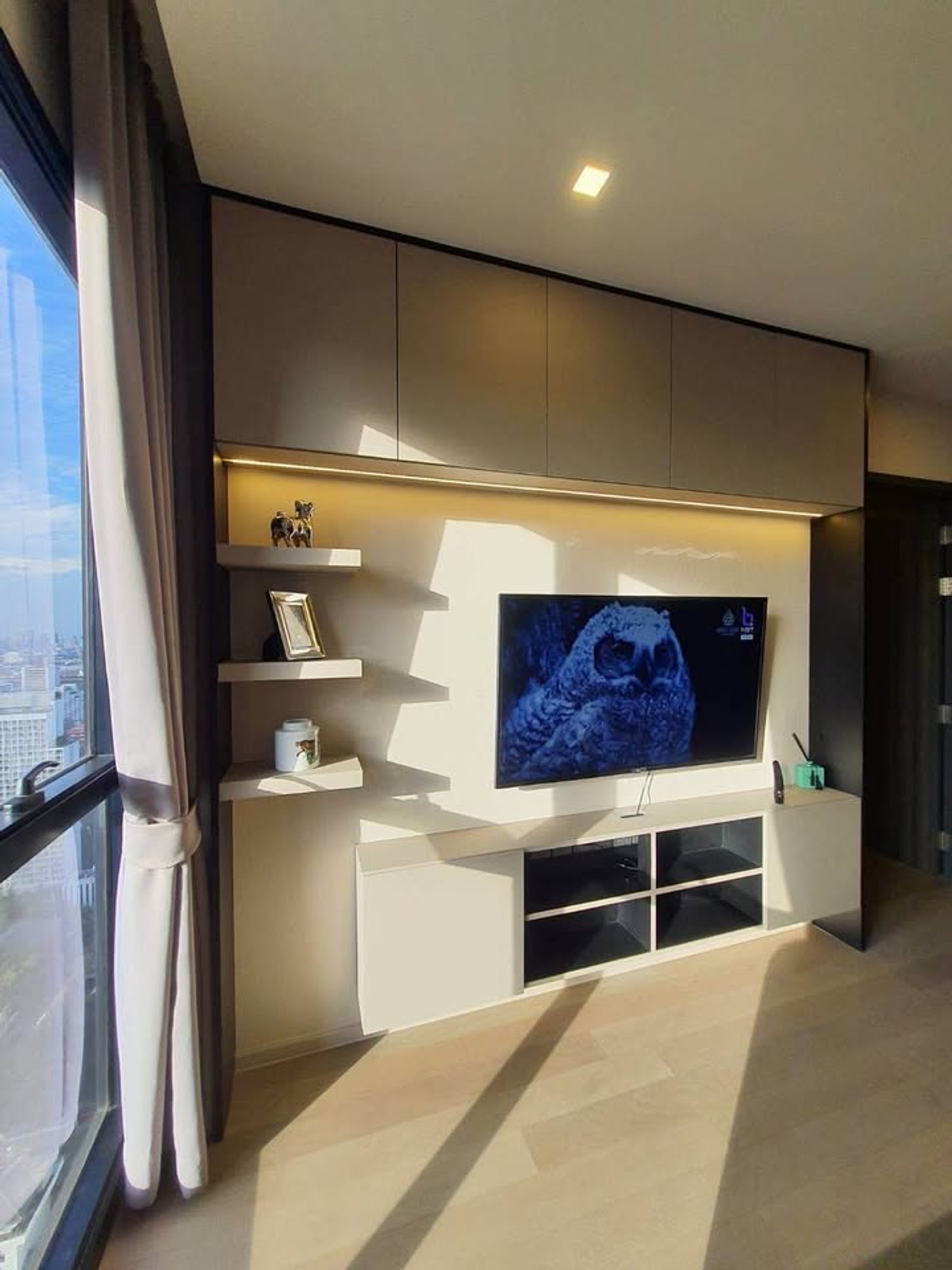 ให้เช่าคอนโด : Ashton Asoke (แอชตัน อโศก) ใกล้ Asoke BTS และ Sukhumvit MRT (Rt-01)