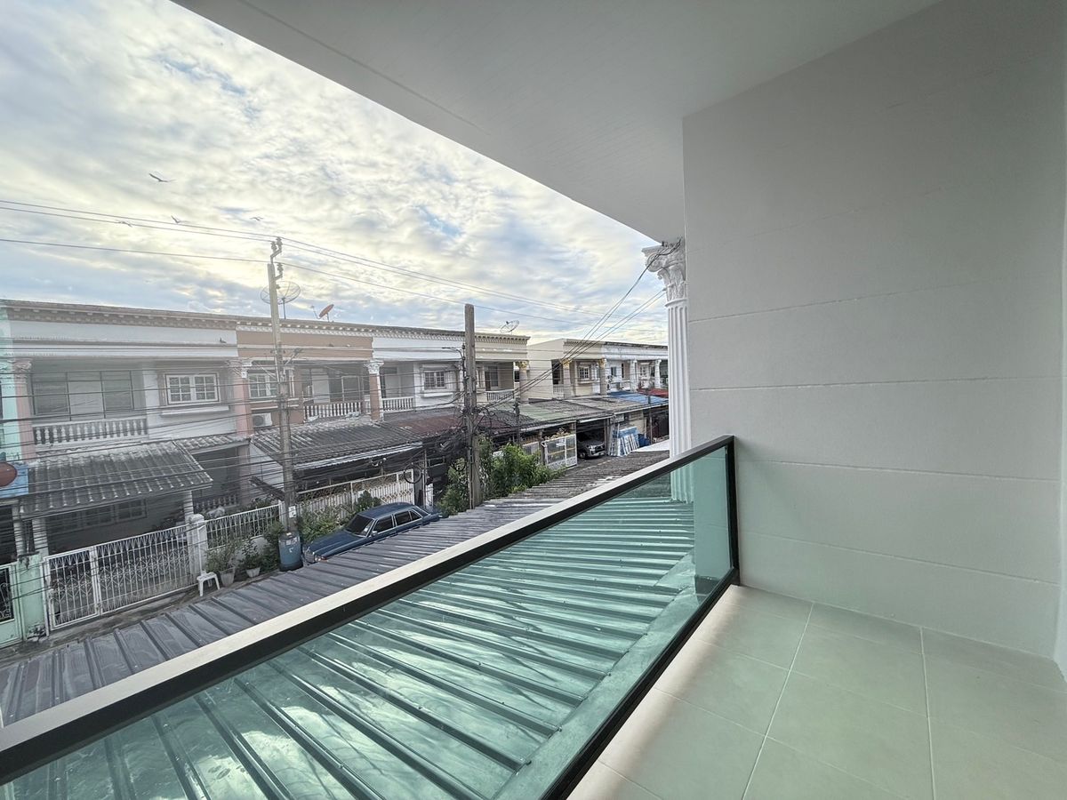 ขาย ทาวน์โฮม 2 ชั้น รีโนเวทใหม่ทั้งหลัง ซอยสุขุมวิท 101 (ปุณณวิถี 48) [CC-01]