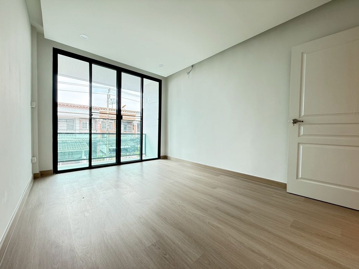 ขาย ทาวน์โฮม 2 ชั้น รีโนเวทใหม่ทั้งหลัง ซอยสุขุมวิท 101 (ปุณณวิถี 48) [CC-01]