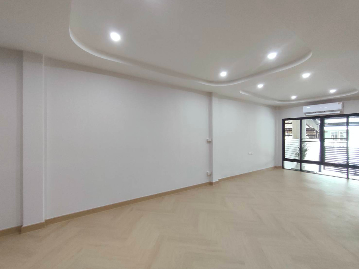 ขายทาวน์โฮม 2 ชั้น รีโนเวทใหม่ทั้งหลัง  ซอยปุณณวิถี 48 สุขุมวิท 101 🏘️ (ST-02)