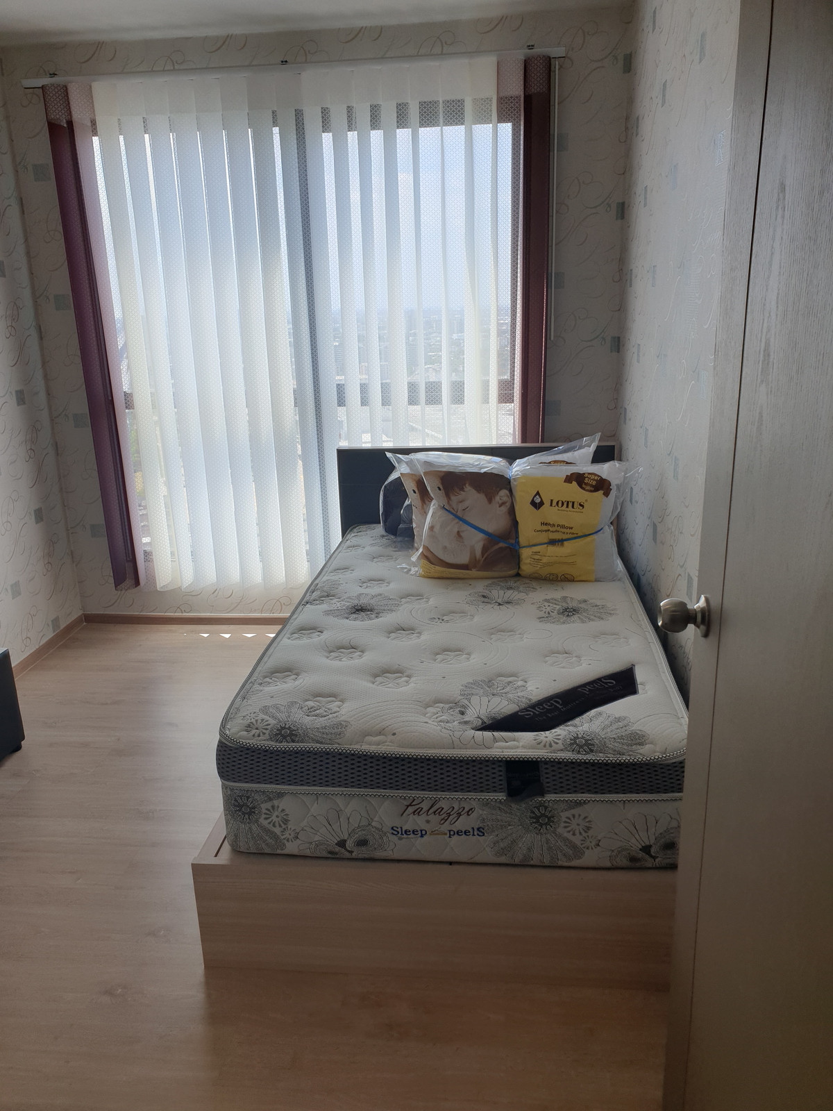 คอนโดให้เช่า : ไอดีโอ โอทู (IDEO O2)  (( สถานี บางนา)) MK-02  line @livingbkk