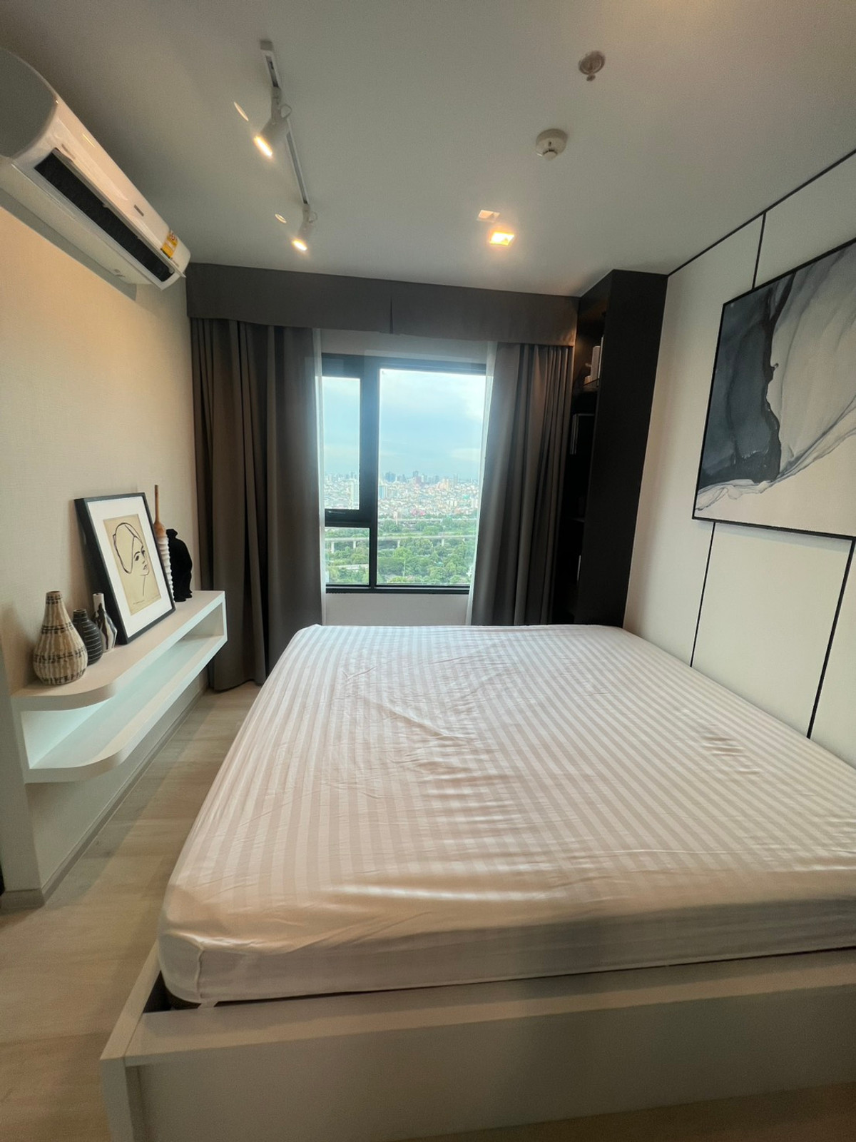For Rent: Life One Wireless Condo (Rt-01)