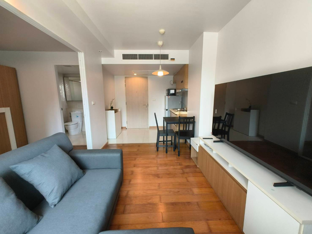 คอนโดให้เช่า : Focus on Saladaeng (โฟคัส ออน ศาลาแดง)(( BTS  Sala Daeng)) MK-02 line @livingbk