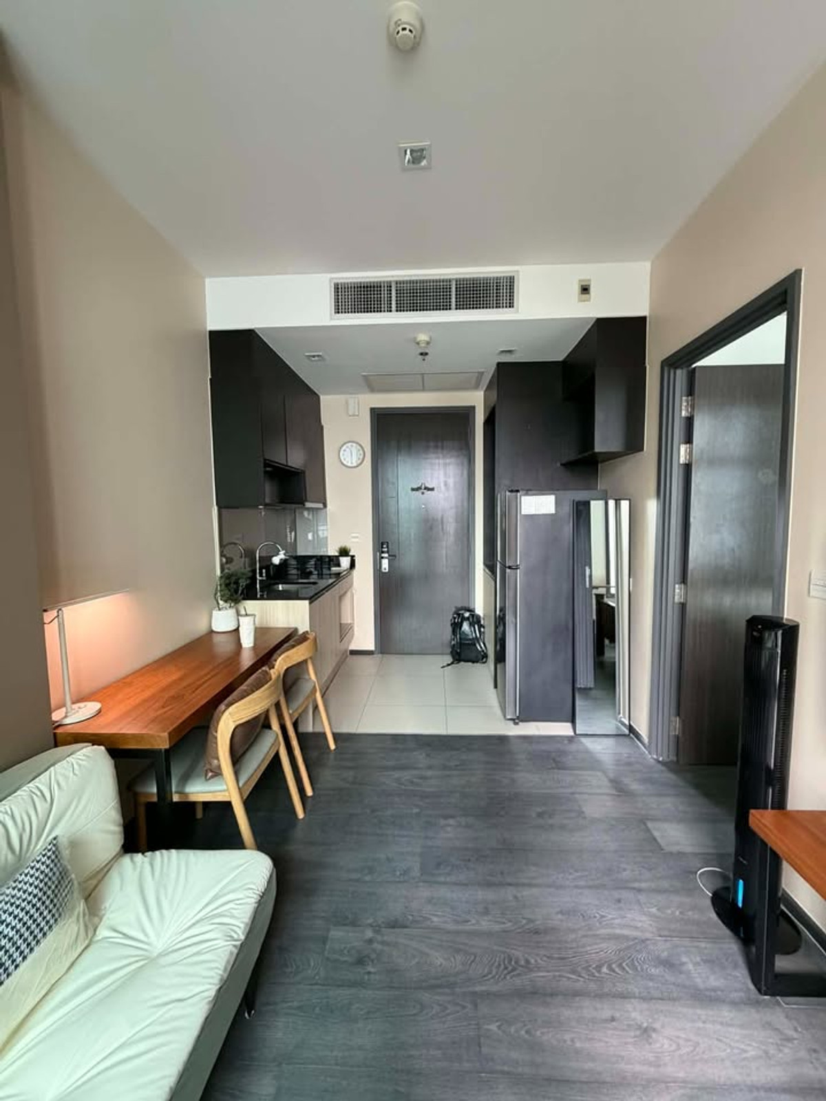 for rent :  Edge  by Sansiri Sukumvit23 (BTS Asoke ) (Rt-01)