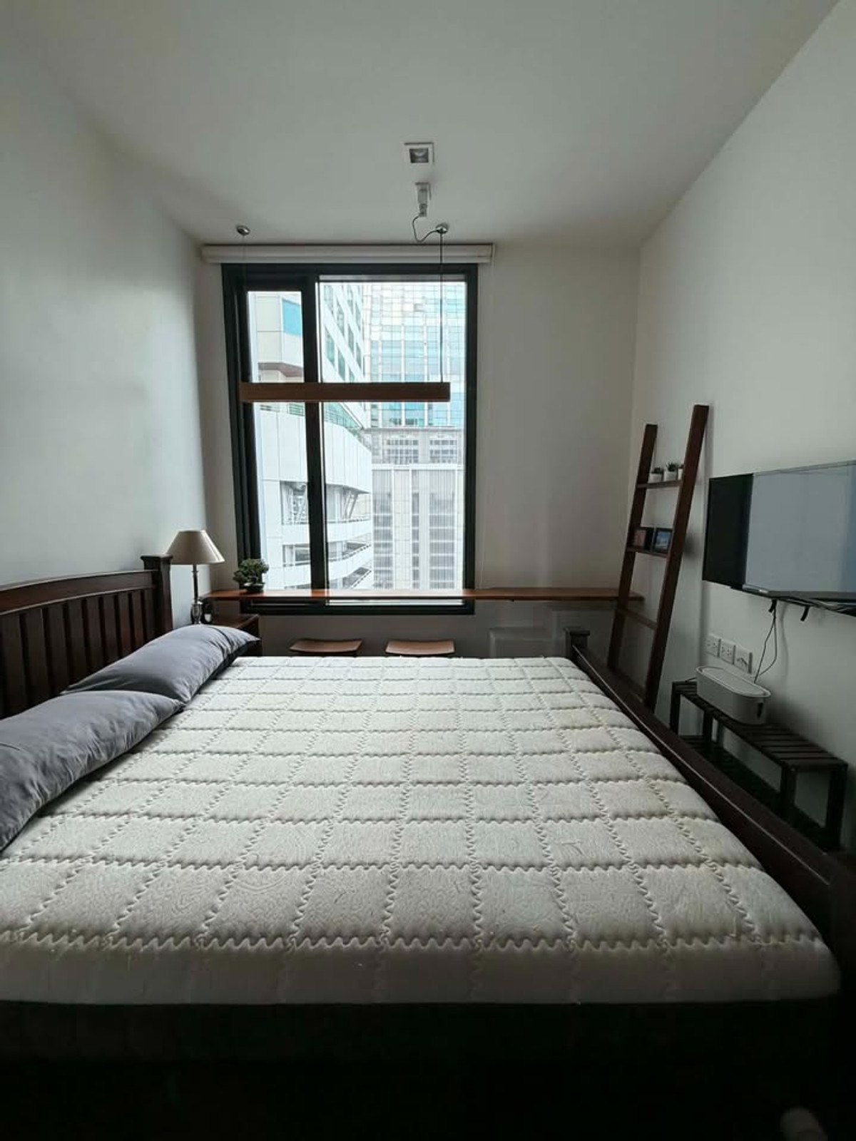 for rent :  Edge  by Sansiri Sukumvit23 (BTS Asoke ) (Rt-01)