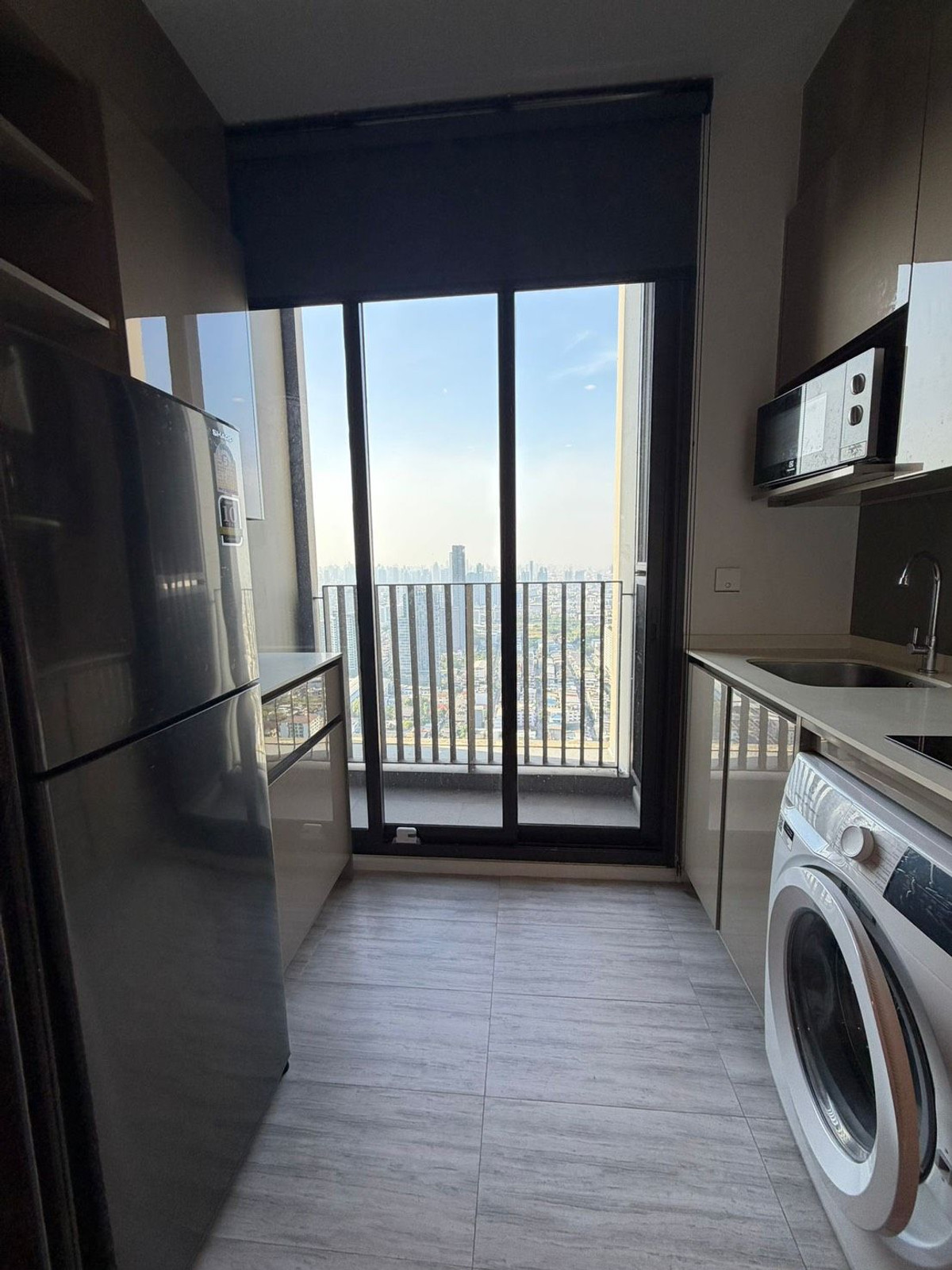 Condo for rent : Whizdom Essence ( bts Punnawhithi ) (rt-01)