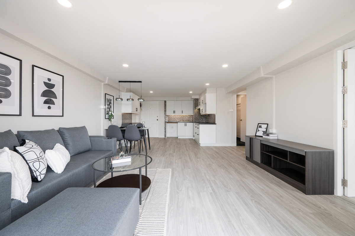 ขายคอนโด : 2 ห้องนอน  Bangna Place  คอนโดทำเลทองบางนา!   (Rt-01)