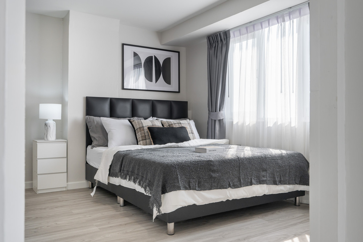 ขายคอนโด : 2 ห้องนอน  Bangna Place  คอนโดทำเลทองบางนา!   (Rt-01)