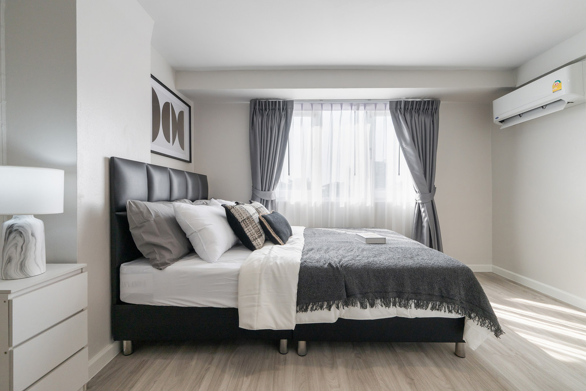 ขายคอนโด : 2 ห้องนอน  Bangna Place  คอนโดทำเลทองบางนา!   (Rt-01)