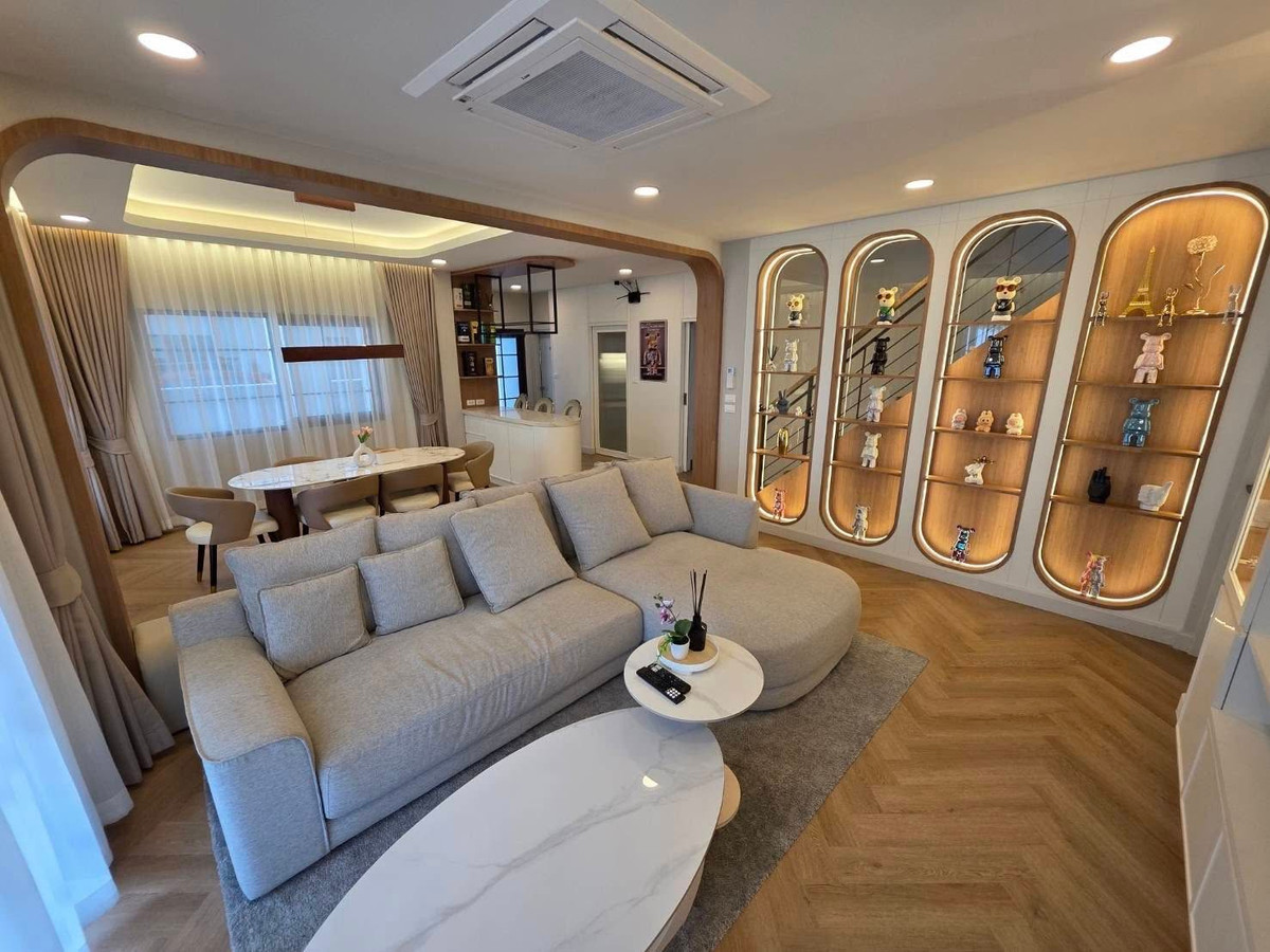 ขาย/เช่า บ้านเดี่ยว:    Centro บางนา บ้านเดี่ยว 2 ชั้น สไตล์ Modern Luxury  พร้อมอยู่ (Rt-01)