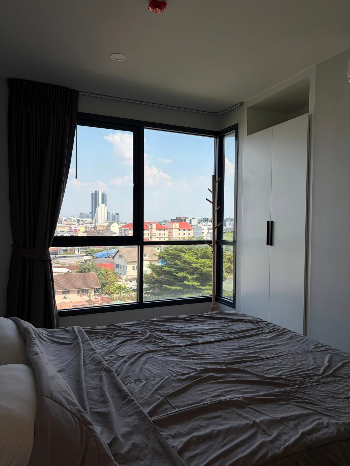 ให้เช่าคอนโด : บลู สุขุมวิท 105  ใกล้MRTศรีลาซาล (RB-02) ห้องใหม่ แต่งสวย เฟอร์นิเจอร์ เครื่องใช้ไฟฟ้าครบ ราคาเพียง