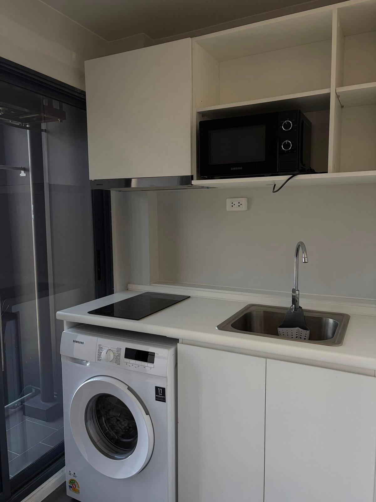 ให้เช่าคอนโด : บลู สุขุมวิท 105  ใกล้MRTศรีลาซาล (RB-02) ห้องใหม่ แต่งสวย เฟอร์นิเจอร์ เครื่องใช้ไฟฟ้าครบ ราคาเพียง