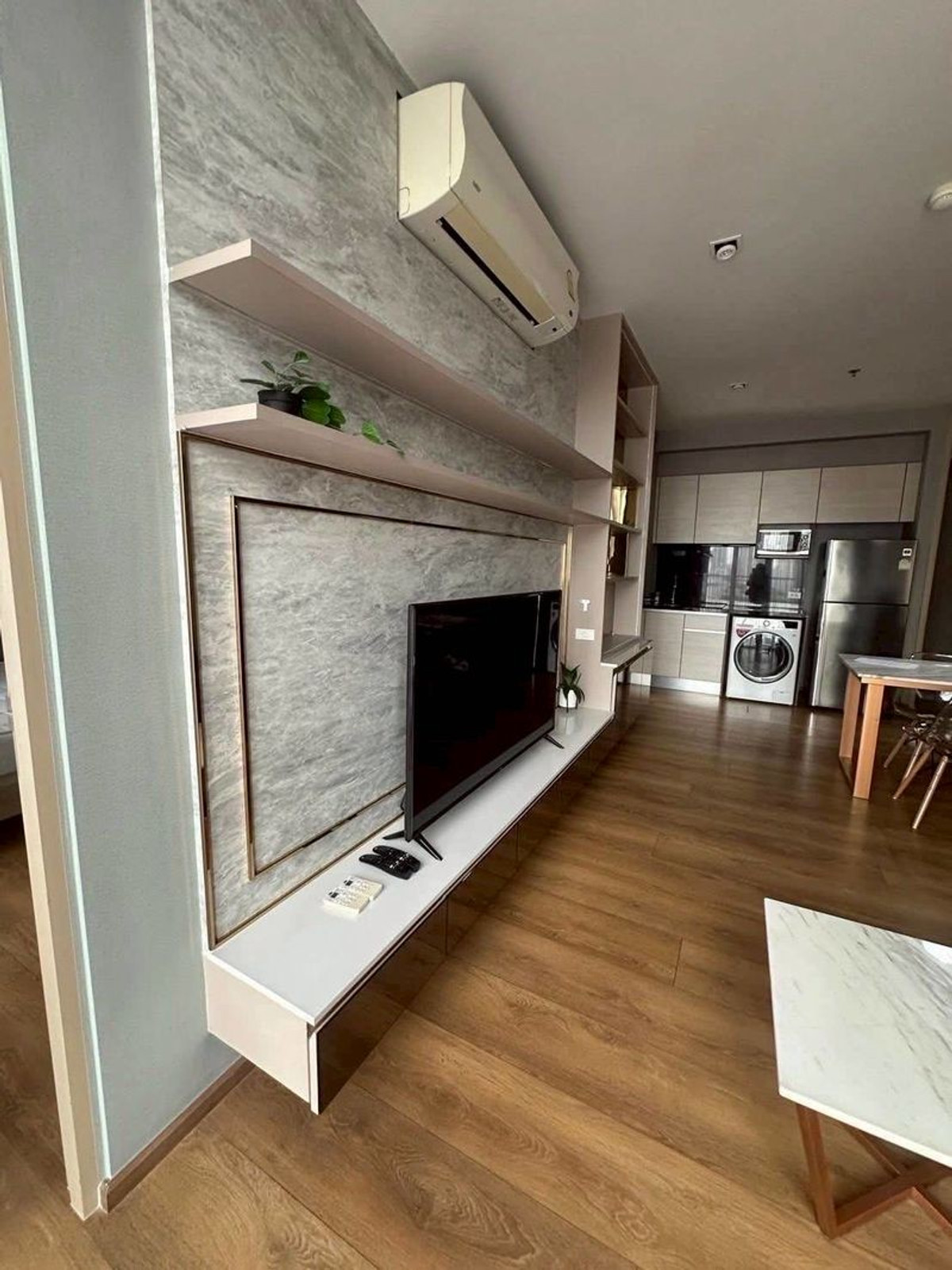 คอนโดให้เช่า : Park24 (พาร์ค 24) ((BTS Phrom Phong พร้อมพงษ์)) MK-02 line @livingbkk