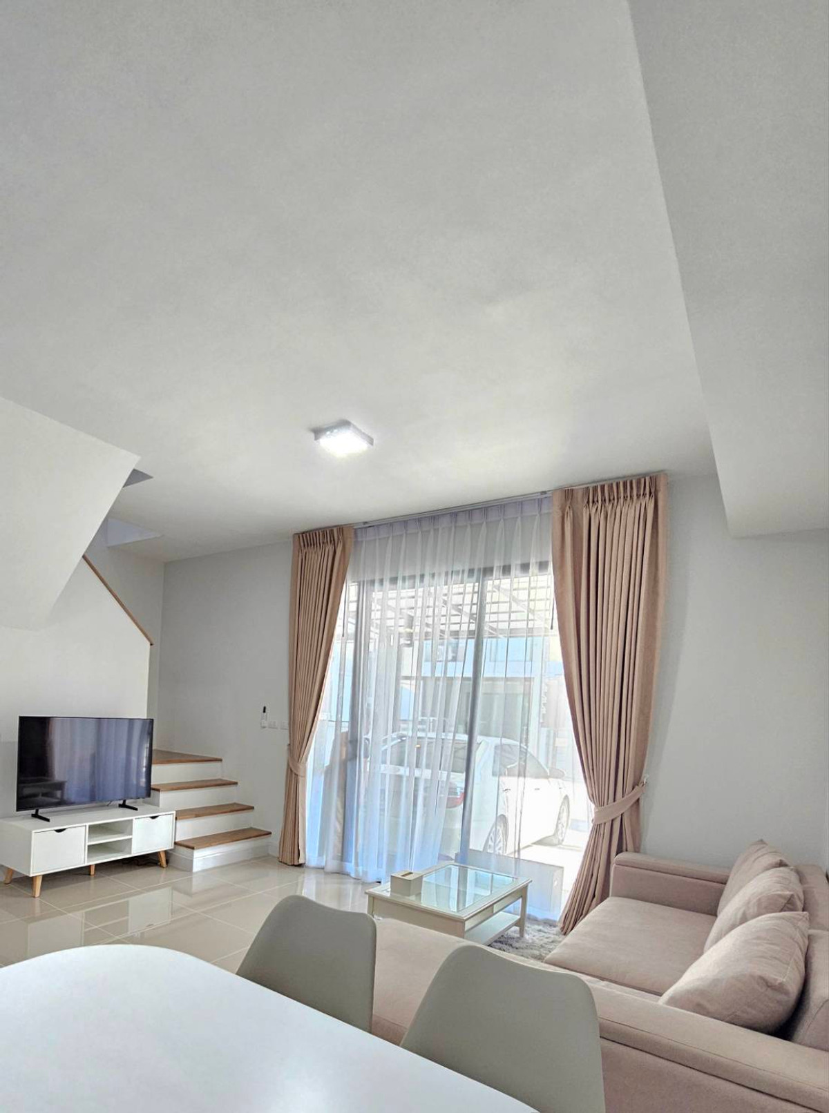 ให้เช่าทาวน์โฮม บางแก้ว บางพลี ใกล้ Mega บางนา (เลี้ยงสัตว์ได้) (Rt-01)