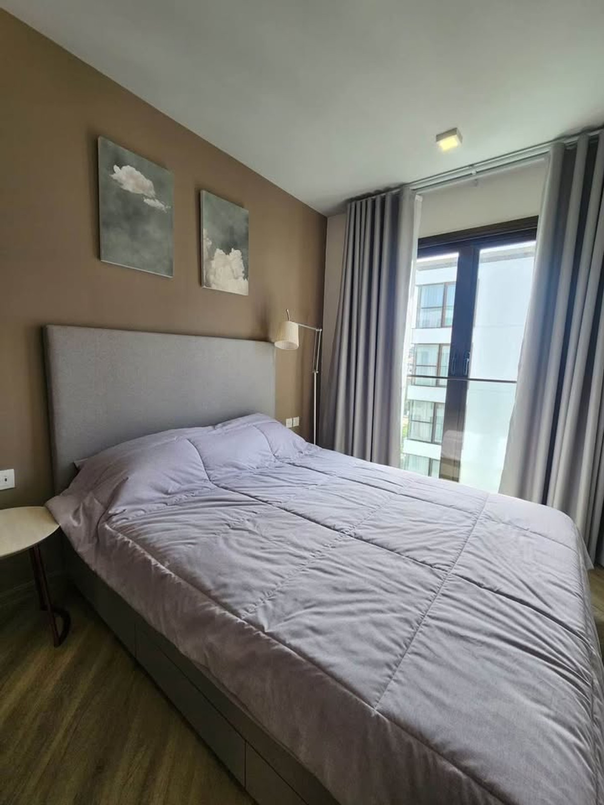 คอนให้เช่า : 2 ห้องนอน  Chapter Thonglor 25 ห้องมุม วิวสระ  (Rt-01)