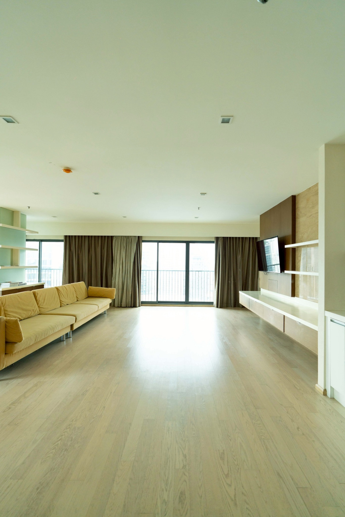 ขายคอนโด 2 ห้องนอน 183 ตรม. ใจกลางเมือง Noble Remix สุขุมวิท 36 ติดบีทีเอสทองหล่อ (Rt-01)