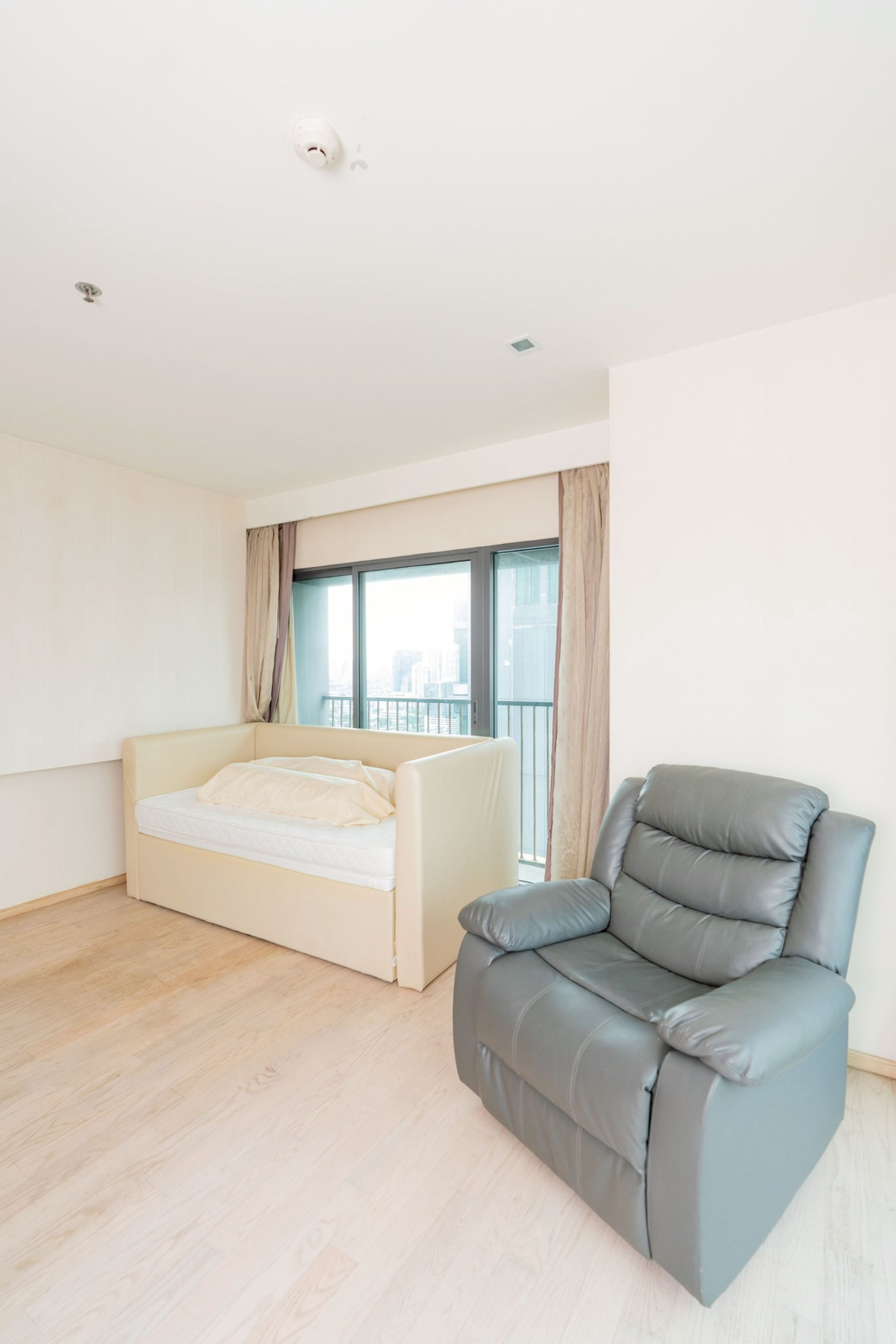 ขายคอนโด 2 ห้องนอน 183 ตรม. ใจกลางเมือง Noble Remix สุขุมวิท 36 ติดบีทีเอสทองหล่อ (Rt-01)