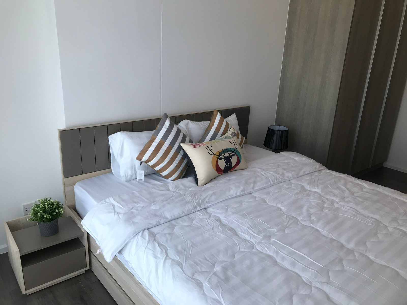For Rent    : Whizdom Essence Sukhumvit :  วิสซ์ดอม เอสเซ้นส์  (ST-02)