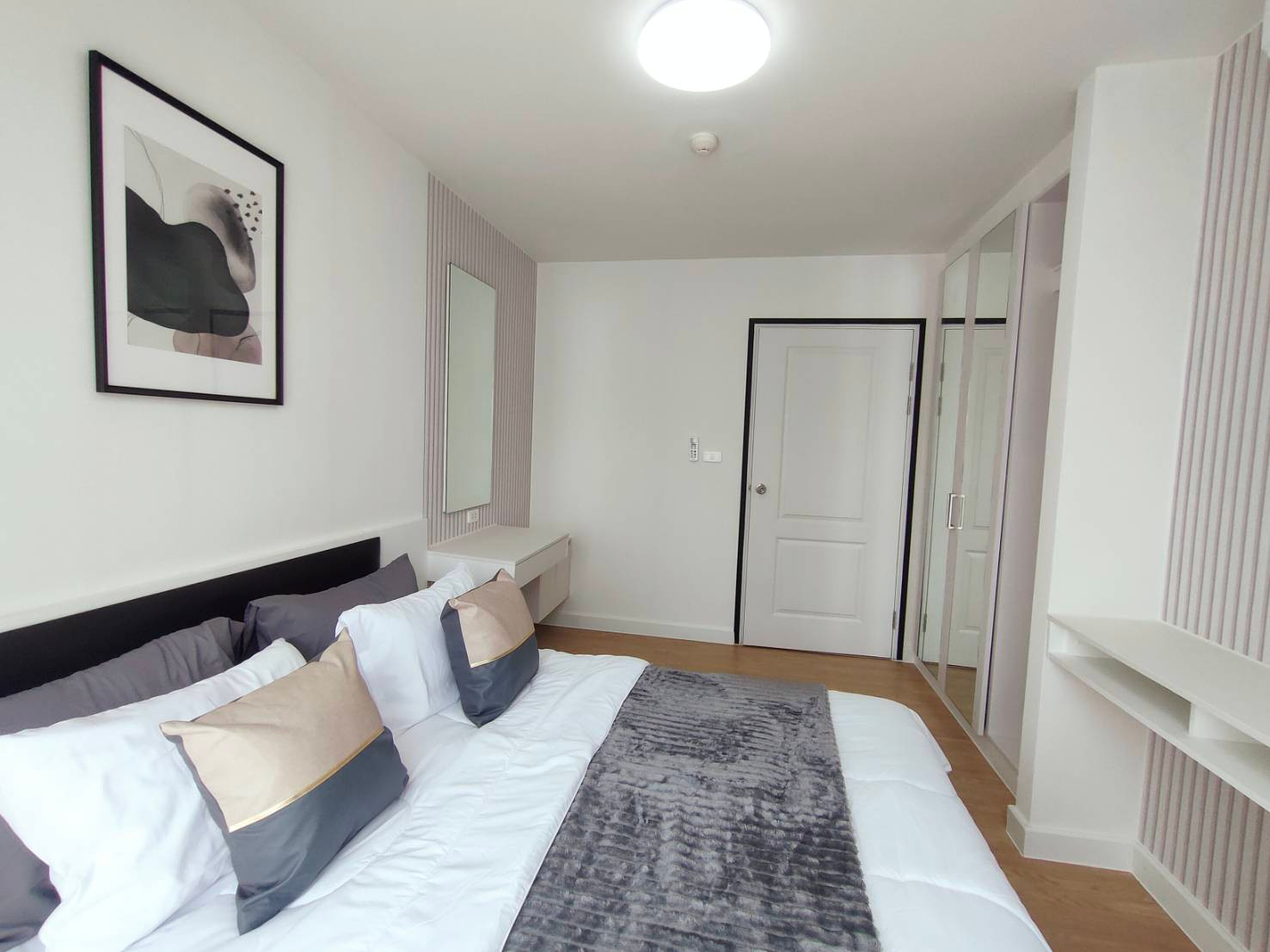 For Sell  :  Icondo Sukhumvit 103. Newly Renovated (ST-02)(Close to BTS Udomsuk ,MRT Sri-udom)
