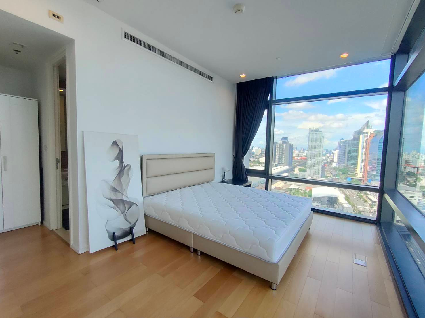 Condo for rent  :  Circle Living Prototype (ST-02) (Close to MRT Phetchaburi)