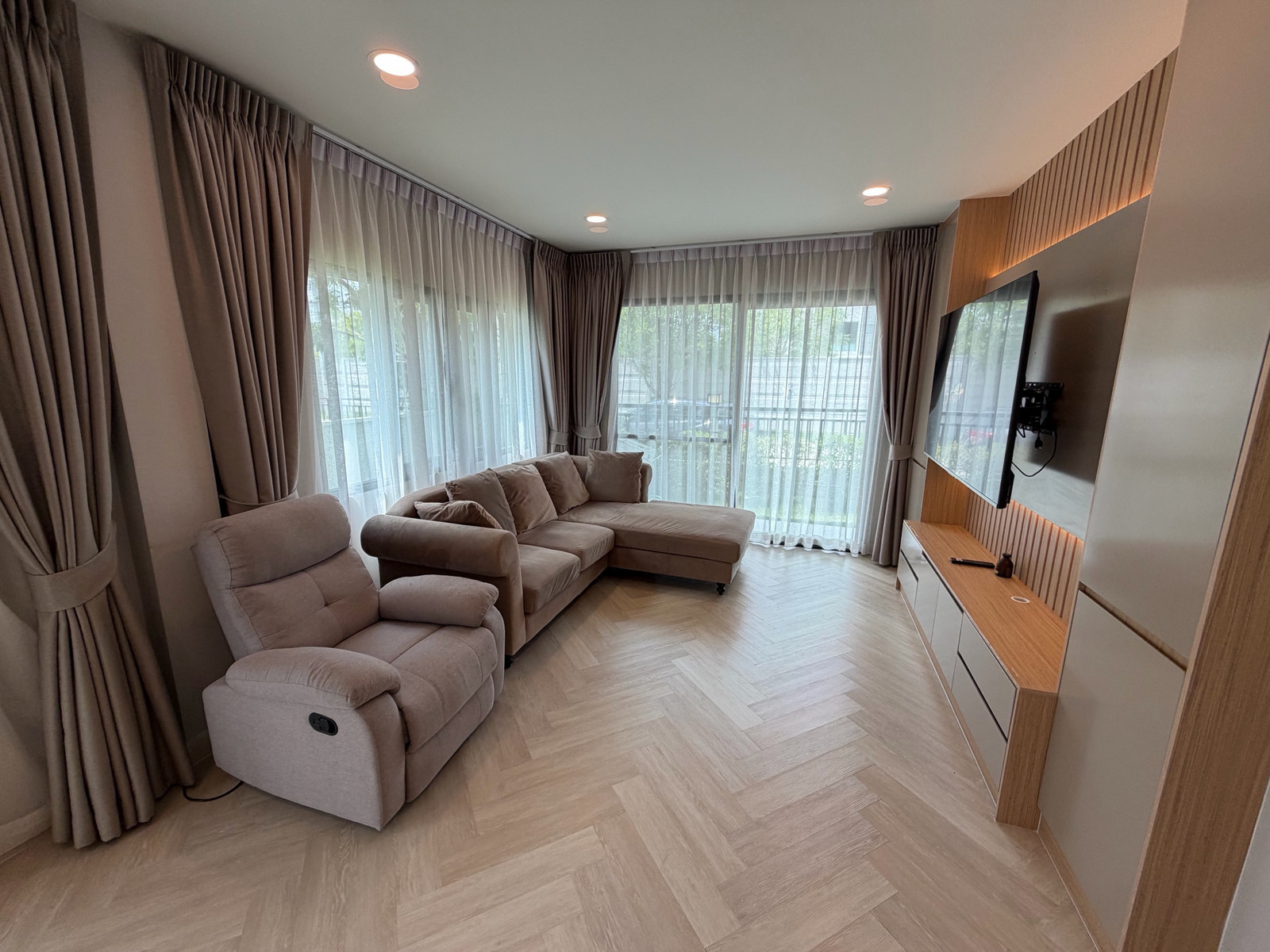 ให้เช่าบ้านเดี่ยว Centro Bangna เฟส 1 สไตล์ Modern Minimal บ้านตำแหน่งส่วนตัว พร้อมอยู่ (Rt-01)