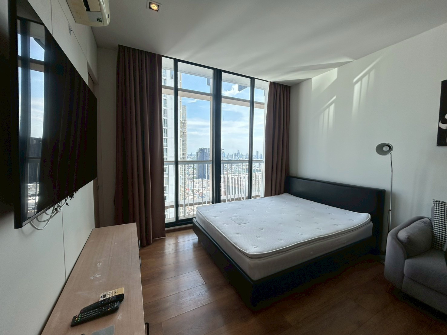 ให้เช่าคอนโด Park Origin Phrom Phong ใกล้ BTS พร้อมพงษ์ EmQuartier และสวนเบญจสิริ (Rt-01)