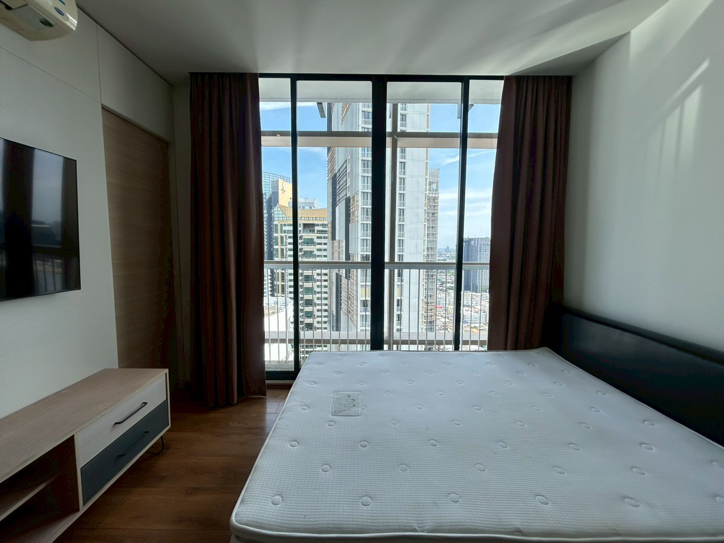 ให้เช่าคอนโด Park Origin Phrom Phong ใกล้ BTS พร้อมพงษ์ EmQuartier และสวนเบญจสิริ (Rt-01)