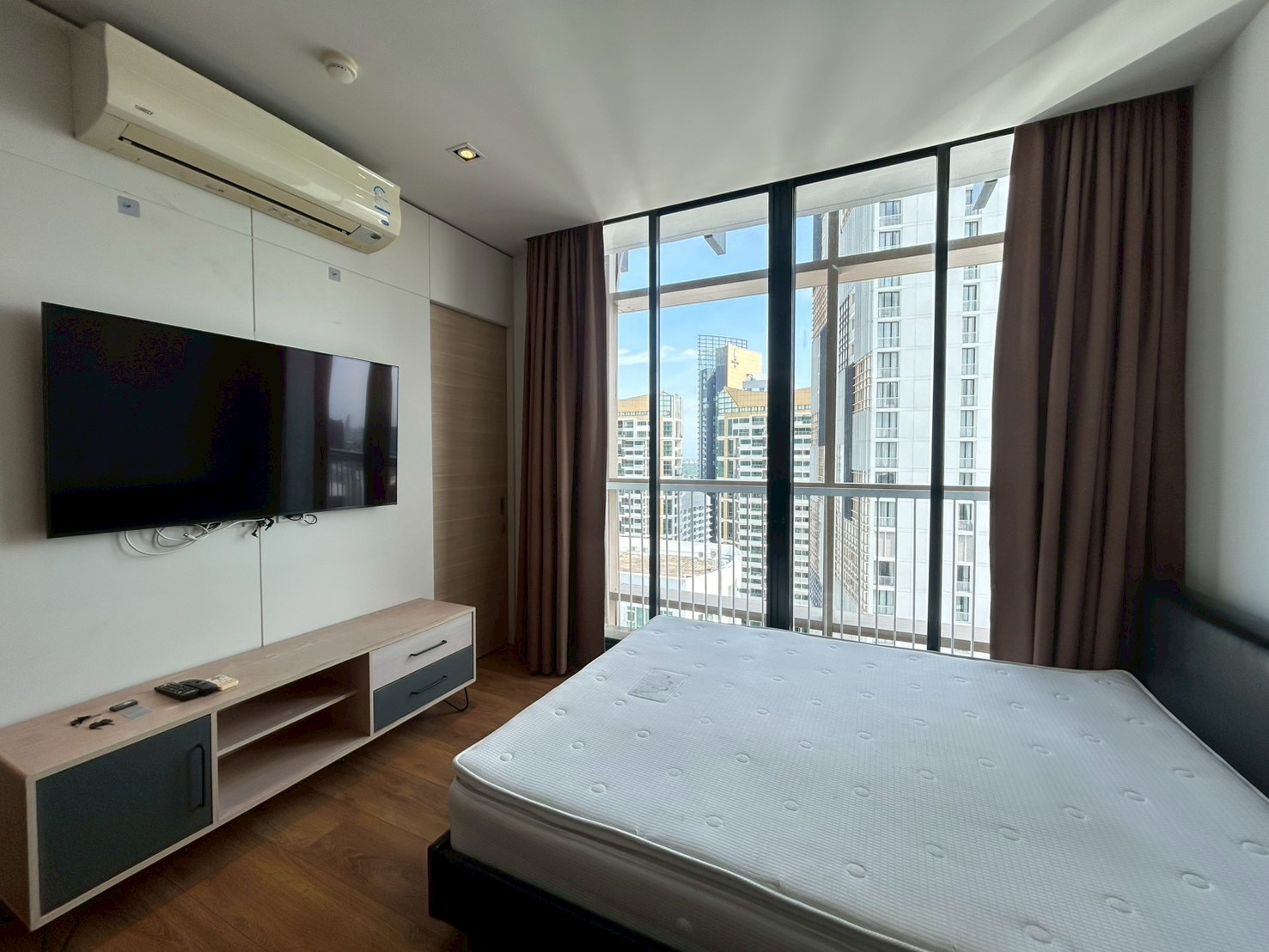 ให้เช่าคอนโด Park Origin Phrom Phong ใกล้ BTS พร้อมพงษ์ EmQuartier และสวนเบญจสิริ (Rt-01)