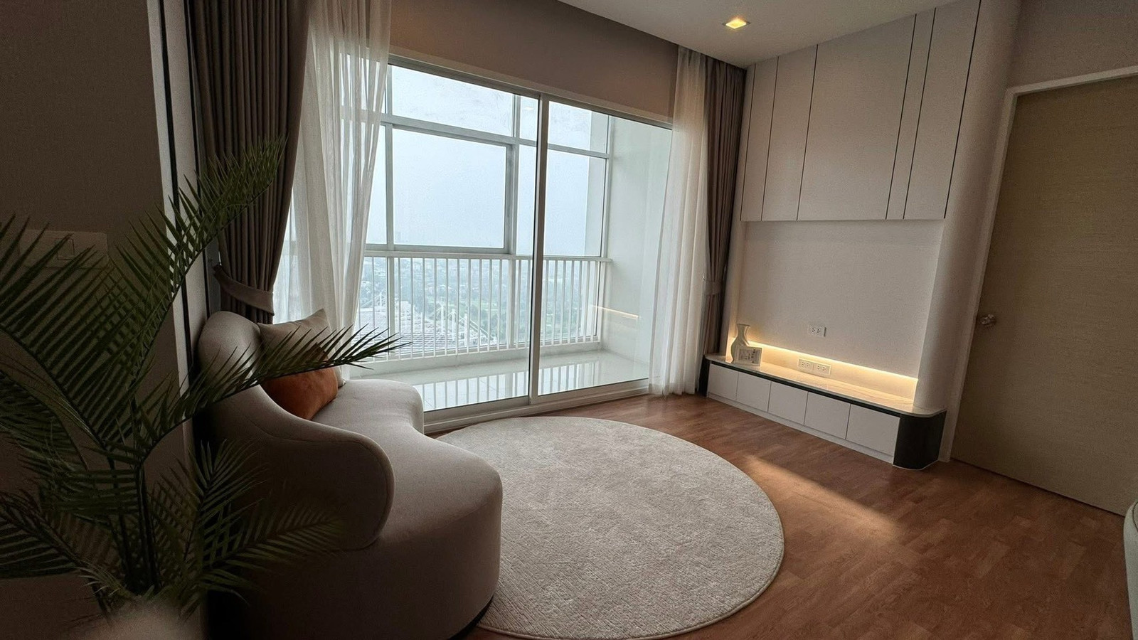 The Coast Bangkok (เดอะ โคสต์ แบงค็อก) Penthouse แต่งสวย จอดรถได้ 2 คัน [CC-01]