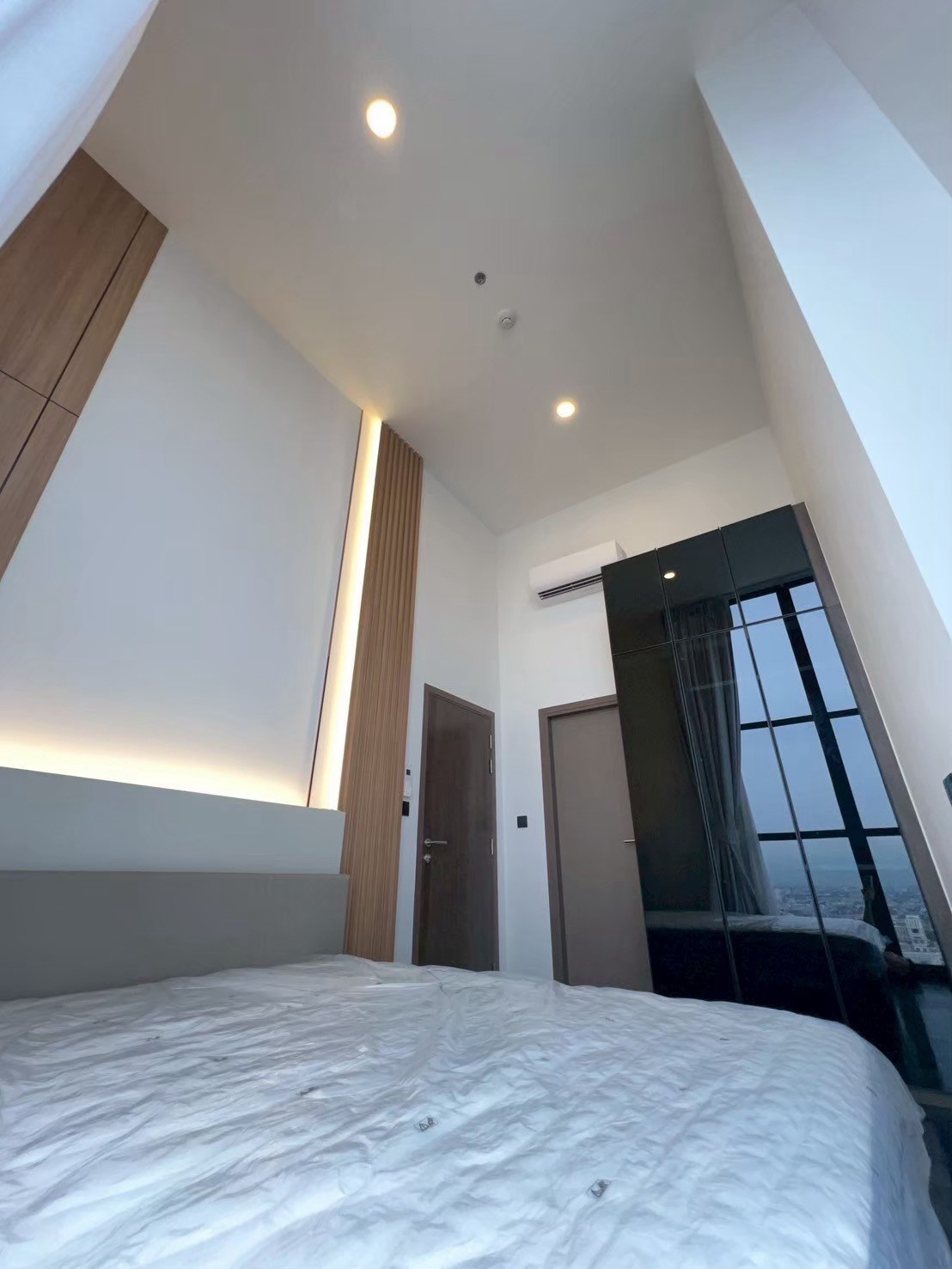 Park Origin Thonglor (Duplex ห้องมุม วิวโล่ง) [CC-01]