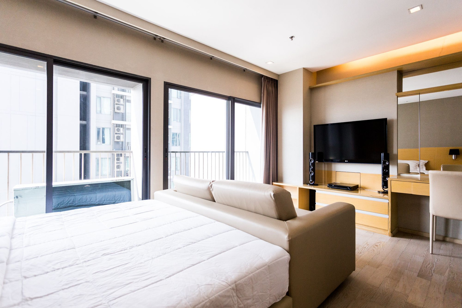Noble Remix Sukhumvit 36 (ชั้นสูง ครัวปิด ติด BTS ทองหล่อ) [CC-01]