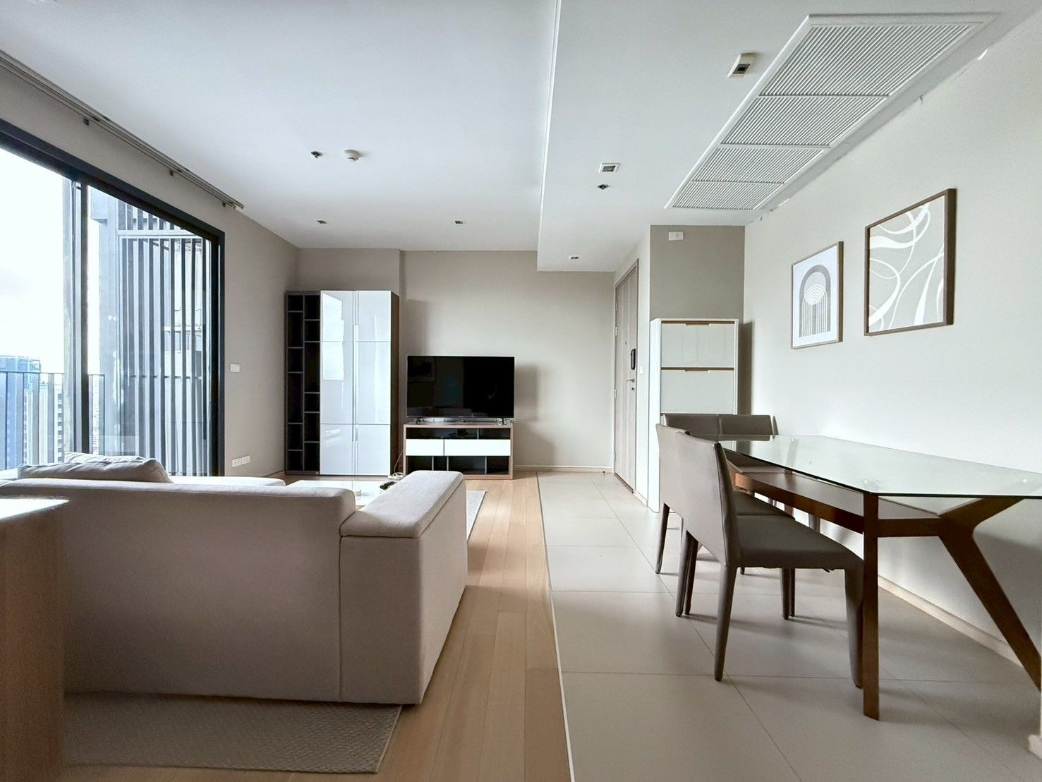 HQ Thonglor (ชั้นสูง วิวโล่ง มีอ่างอาบน้ำ)  [CC-01]